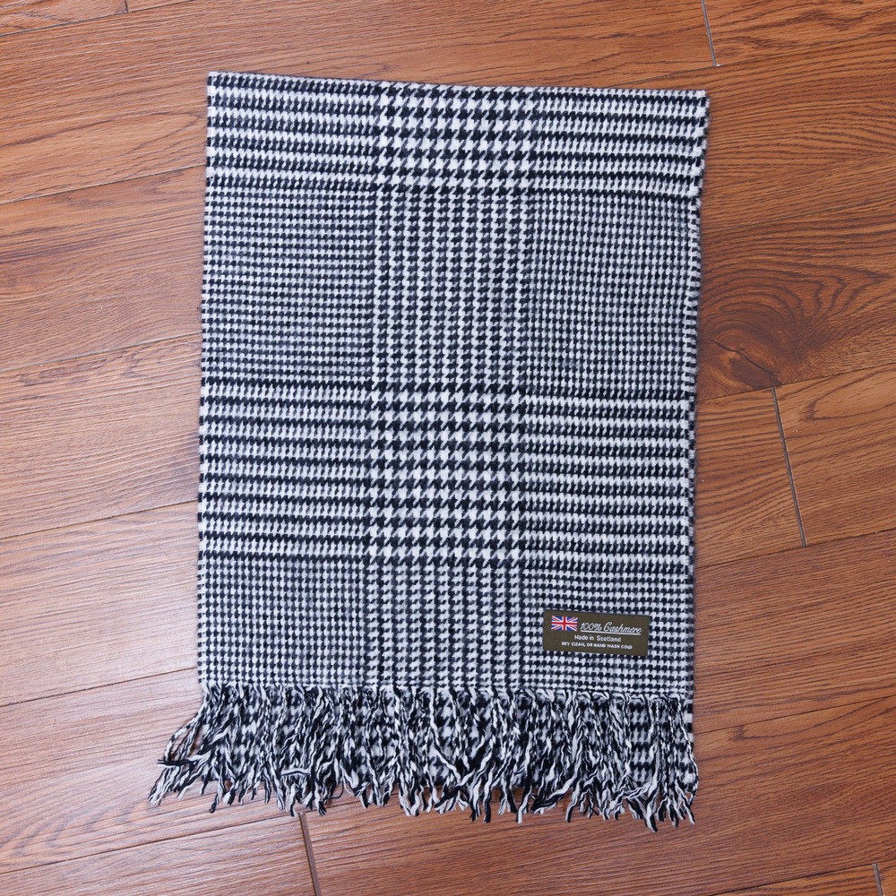 100% Cashmere Scarf Made in Scotland Black White Houndstooth Plaid Fringe Wrap